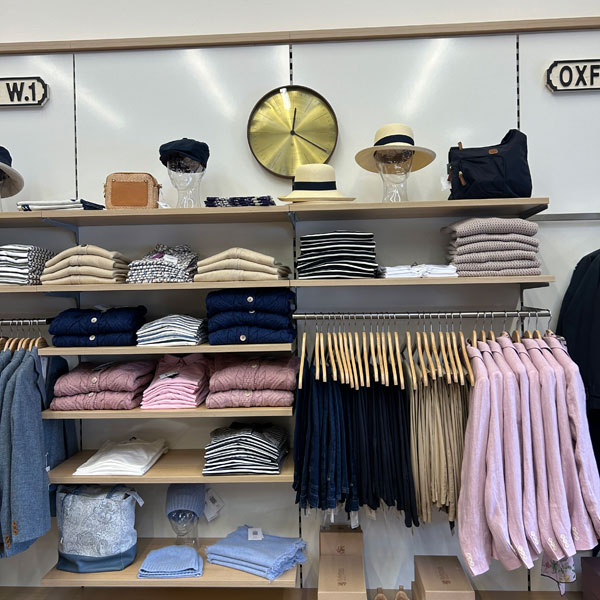 Die Sommershirts fr Herren sind auch schon einsortiert