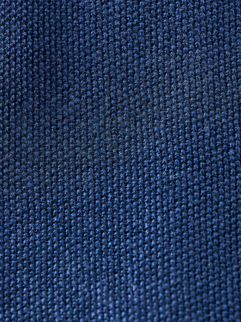 Blauer Herrenpullover mit Polokragen im Milano-Strick