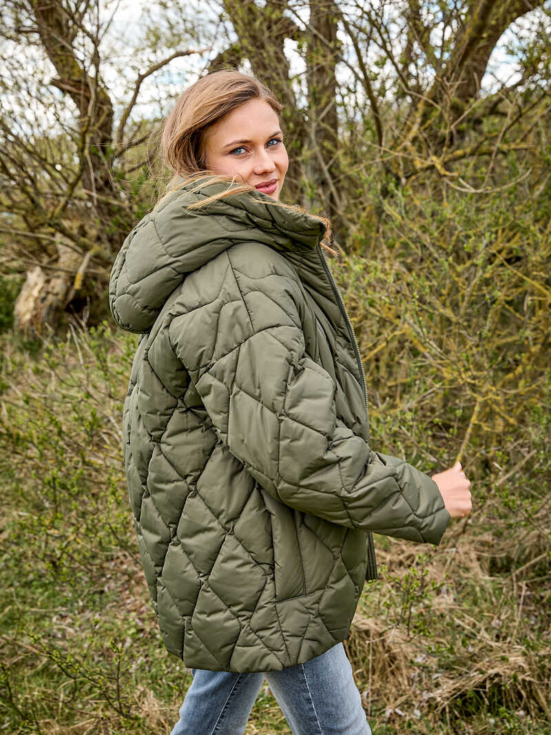 Damen-Steppjacke Aster im Oversize-Look aus recyceltem Polyester