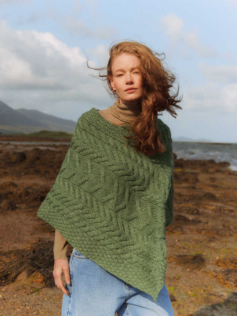 Produktbild zu Irischer Strickponcho