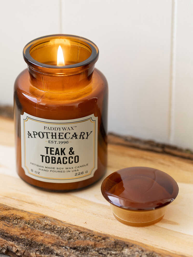 Produktbild zu Duftkerze im Apotheken-Glas Teak & Tobacco