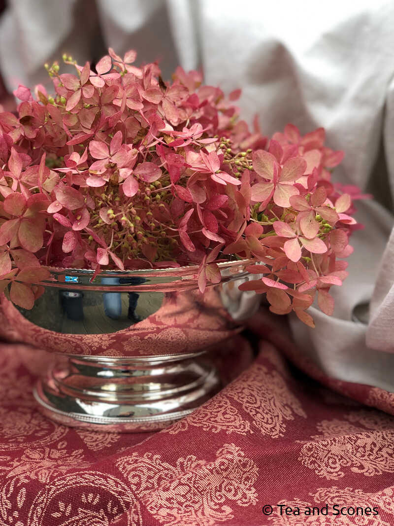 Tischdecke mit Ornamentmuster