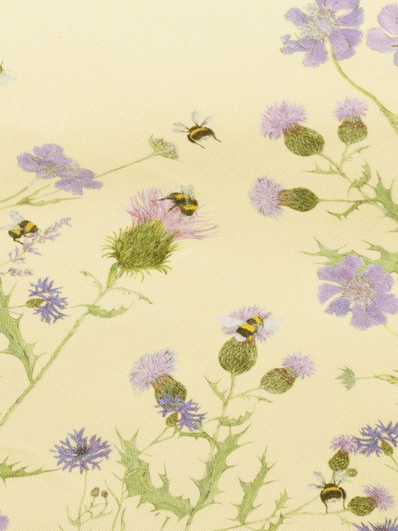 Mittelgroße Tischdecke mit Bienen und Blumen