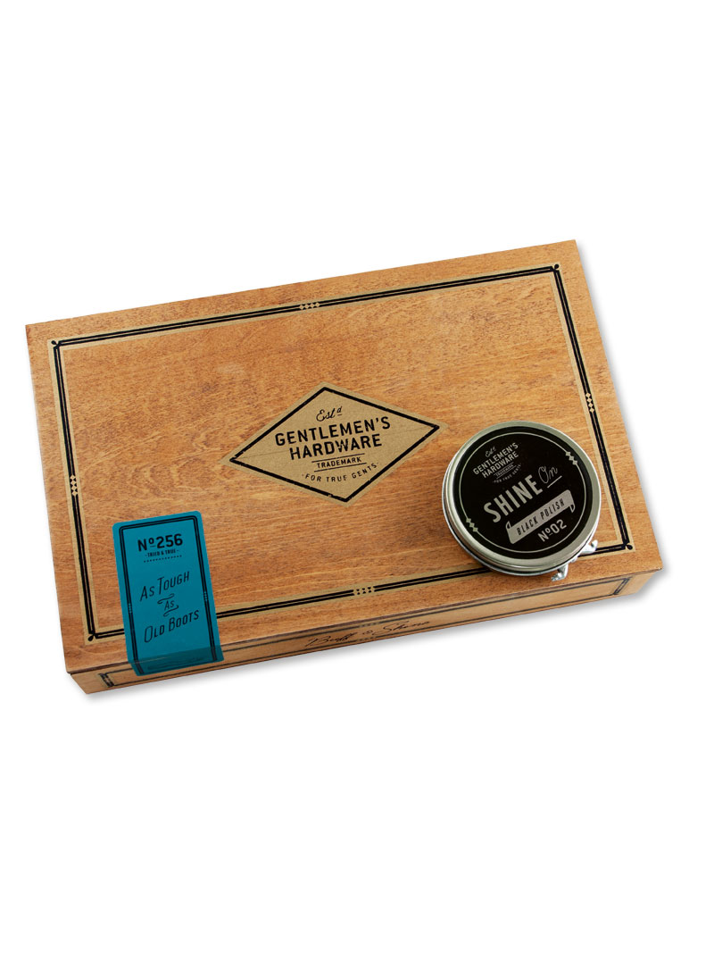 Schuhpflege-Box mit Schuhcreme und Brsten