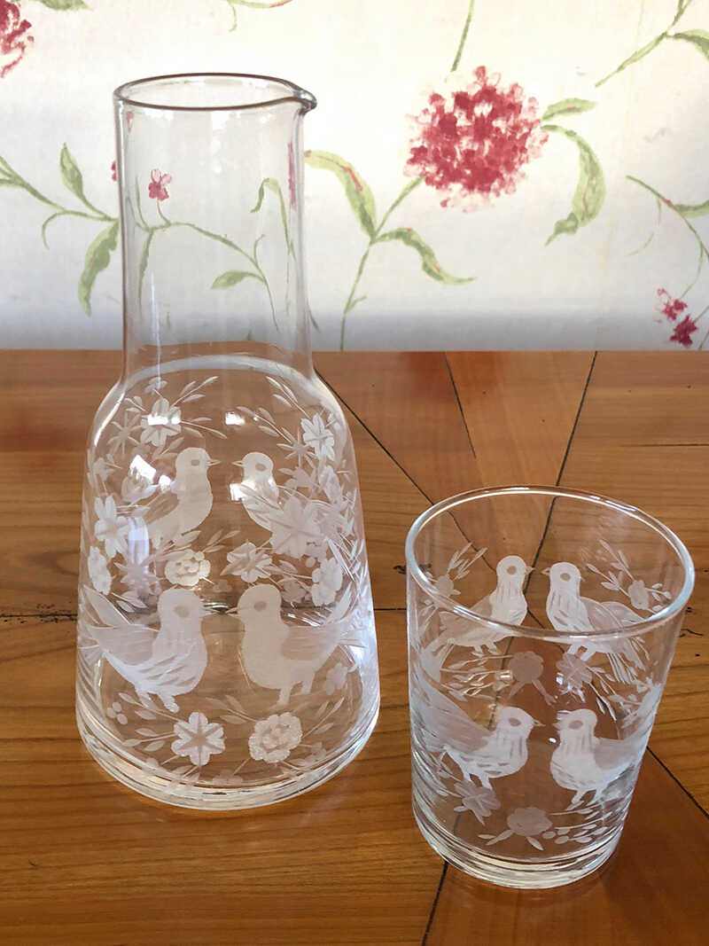 Glaskaraffe und Trinkglas