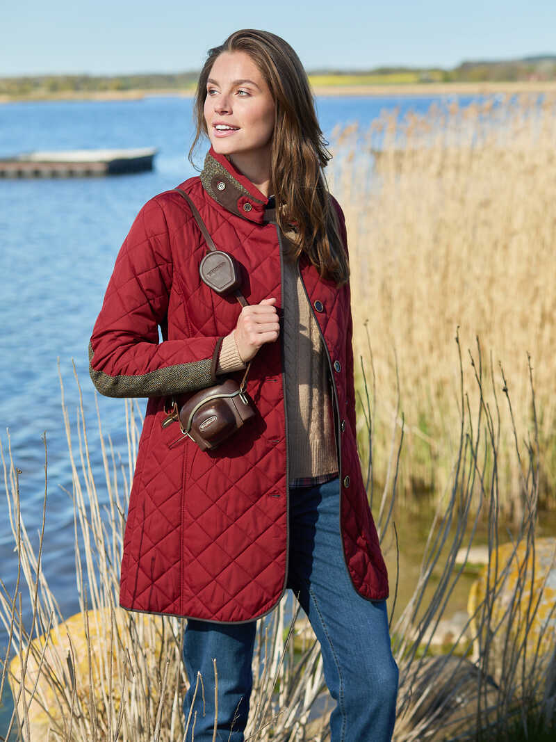 Alternatives Bild 1 zu Roter Steppmantel mit Harris Tweed
