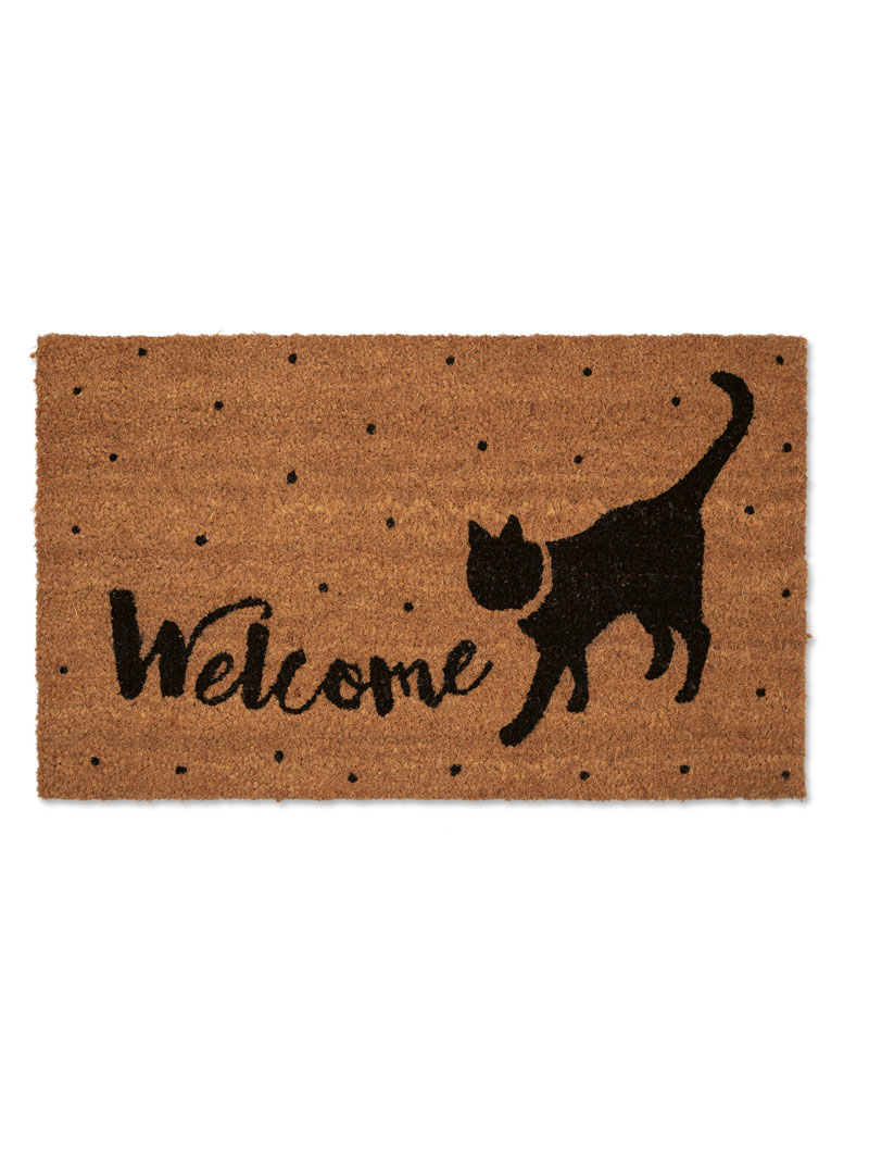 Braune Fumatte mit schwarzer Katze