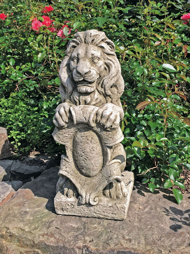 Steinfigur Lwe mit Wappen