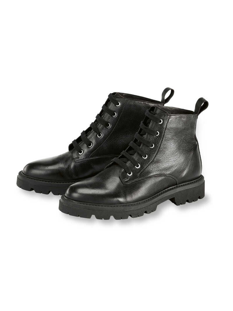 Schnrstiefel
