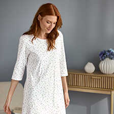 Alernatives Thumbnail 2 zu Nachthemd mit Lavendel-Print