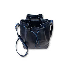 Beuteltasche aus Sattelleder