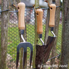 3 Gartenwerkzeuge aus Edelstahl mit Eschenholzgriff