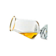 Whiskyglas mit Goldrand