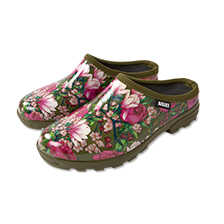 Gartenclogs mit Blumen