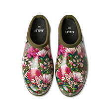 Gartenclogs mit Blumen