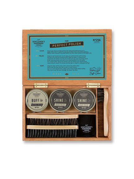Schuhpflege-Box mit Schuhcreme und B�rsten